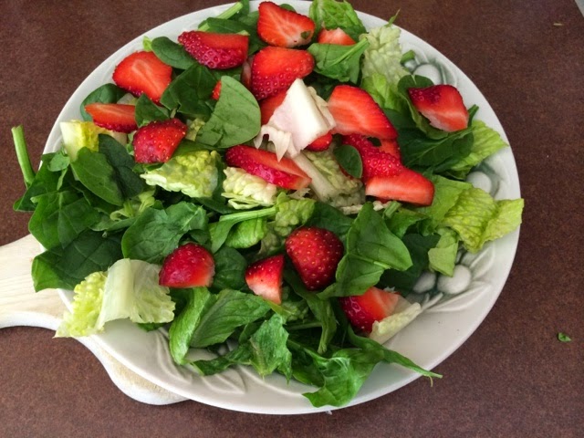 Sunday Lunch: Strawberry Spinach Salad with Grilled Chicken